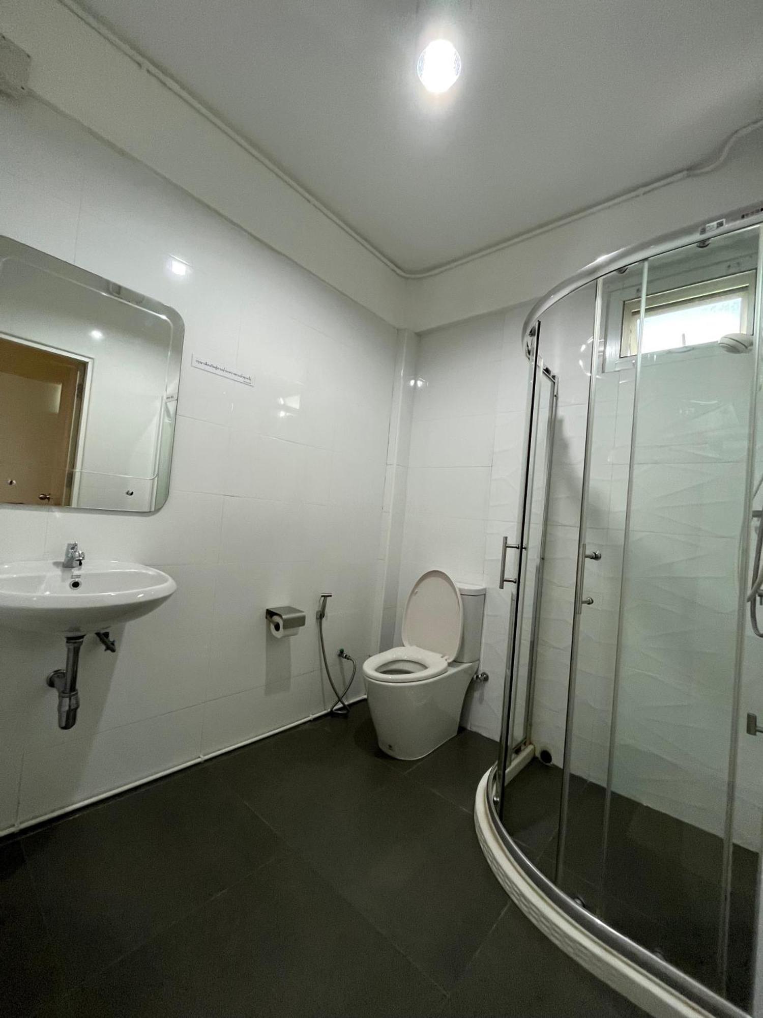 Dao Jaras Fah Hometel ดาวจรัสฟ้าโฮมเทล Bangkok Exterior foto